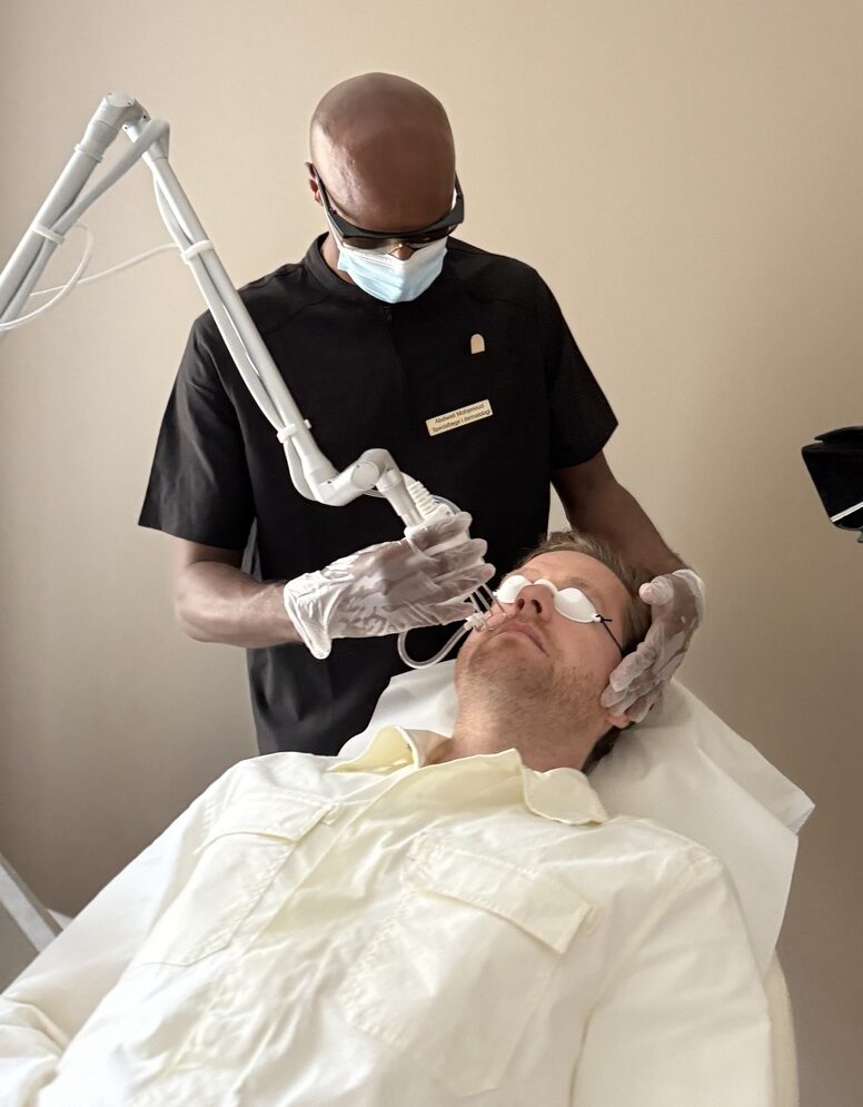 Behandling på hud med lasermaskine